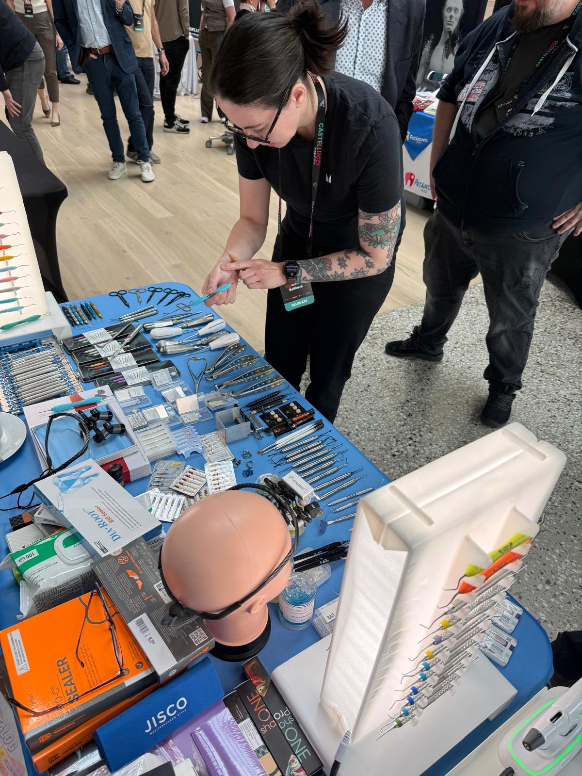 Janouch Dental demonstrating ErgoDenta endodontic instruments at Castellucci Prague 2026
