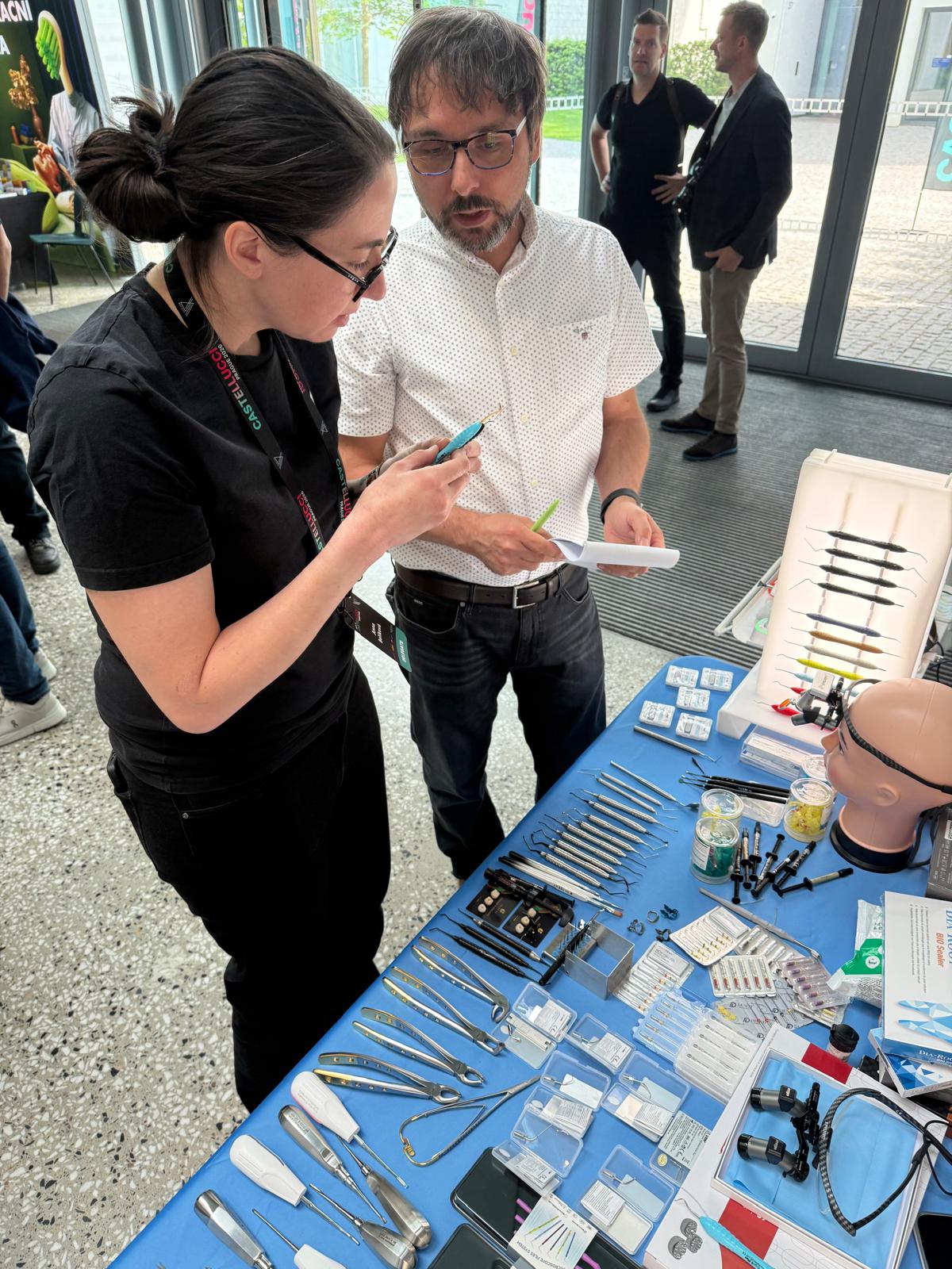 Janouch Dental specialist showing ErgoDenta endo instruments to a dentist