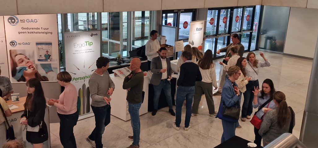Demegro team presenting ErgoDenta products