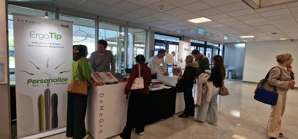 Dentists trying ErgoDenta instruments at Gebitsslijtage 2026